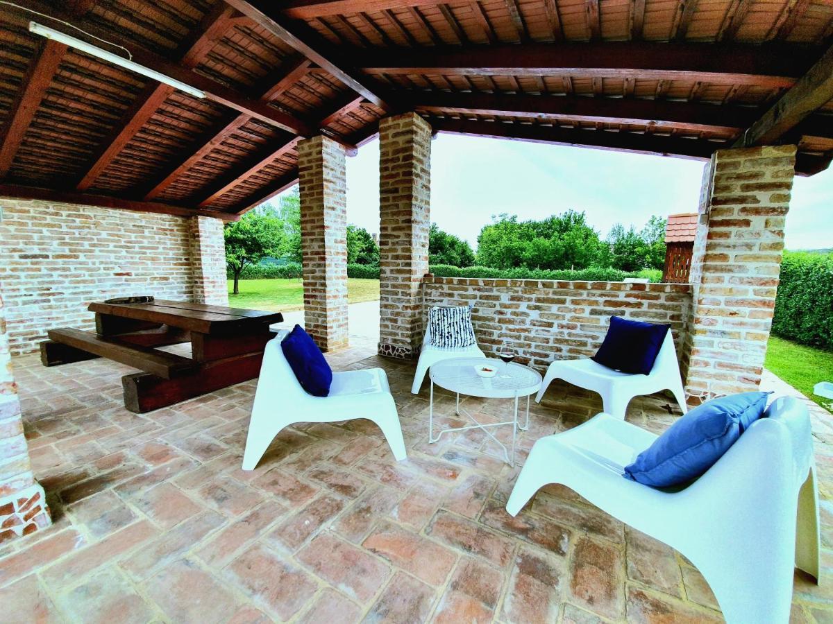 Villa Mons Aureus Popovac Exterior photo