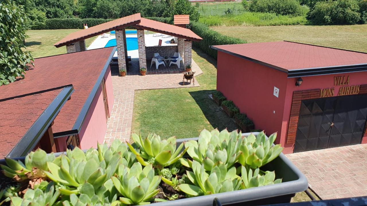 Villa Mons Aureus Popovac Exterior photo