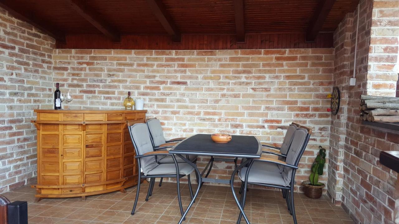 Villa Mons Aureus Popovac Exterior photo